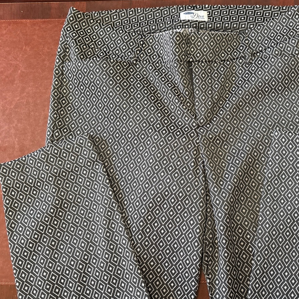 Diva Black & White Diamond Print Pants